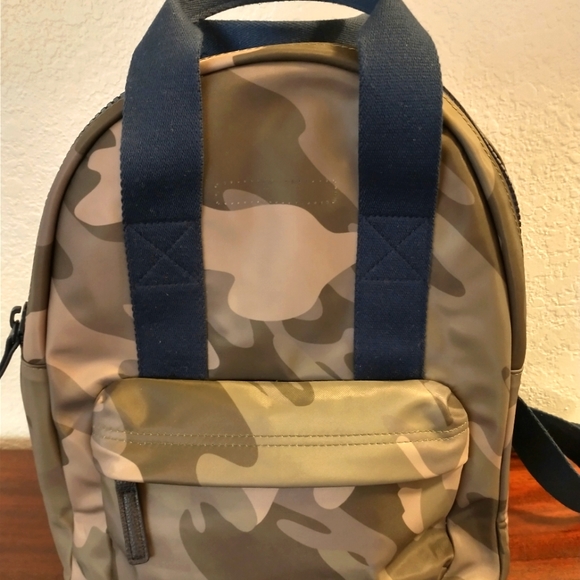 Tommy Hilfiger Backpack - Picture 1 of 7